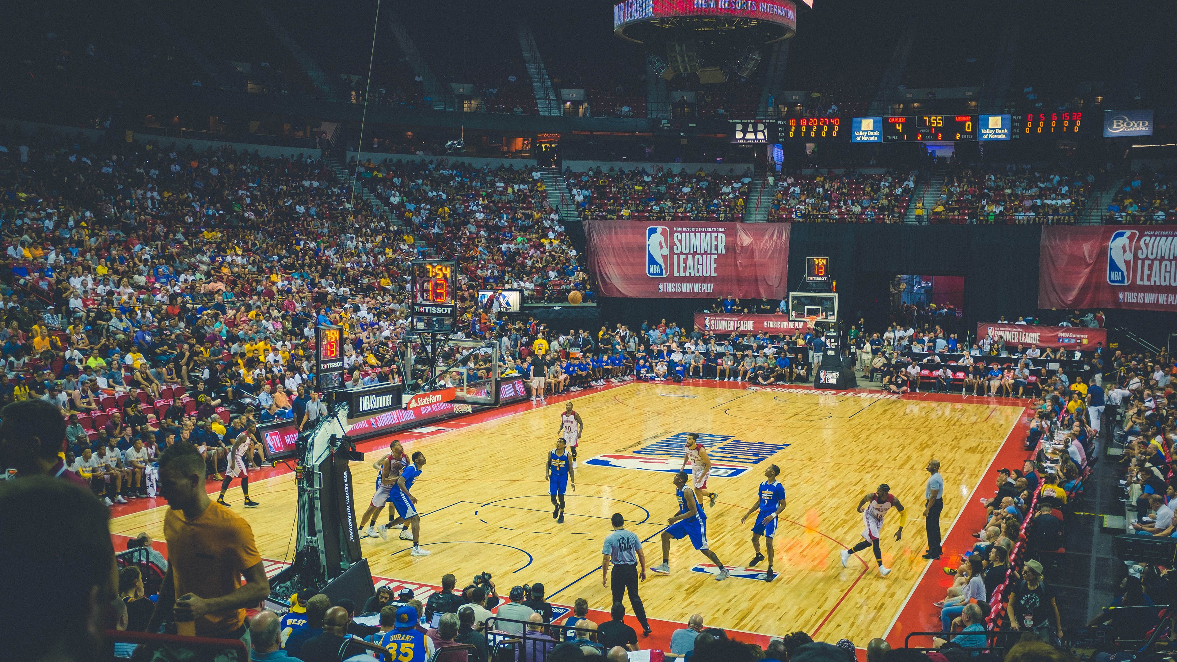 欧冠半决赛焦点战,尼克斯最后时刻击败掘金