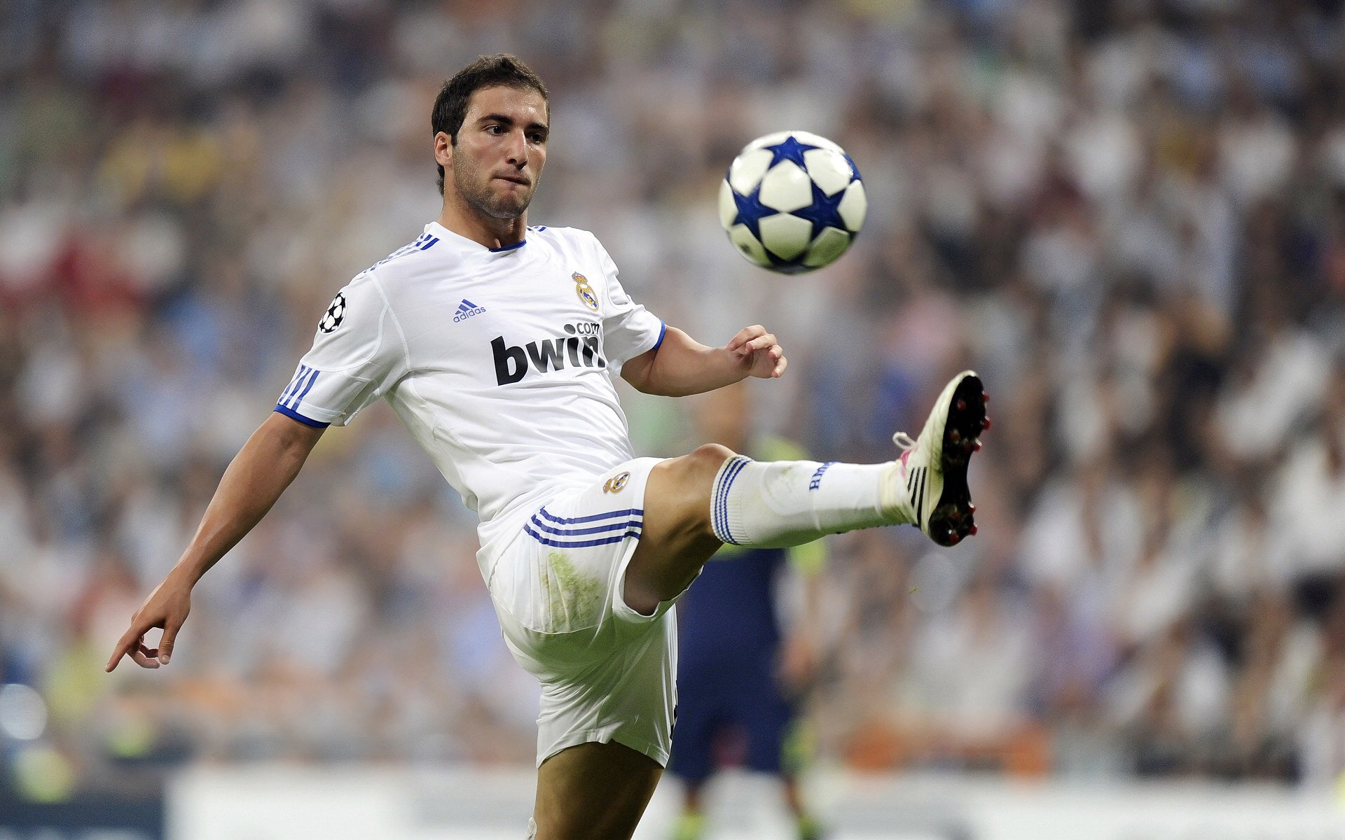 孙兴慜一剑封喉，沙特逆转乌拉圭改写亚洲足球命运