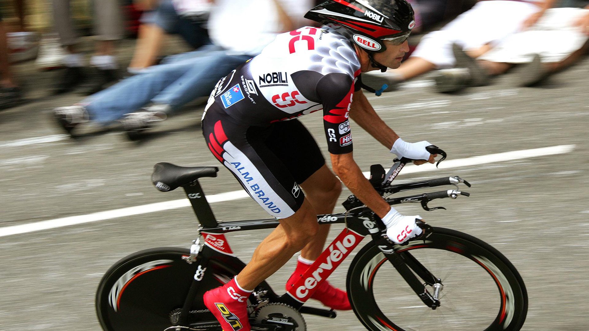 西甲国家德比之夜，特奥·埃尔南德斯如何用一记不可能的进球，撕裂百年宿命的天空